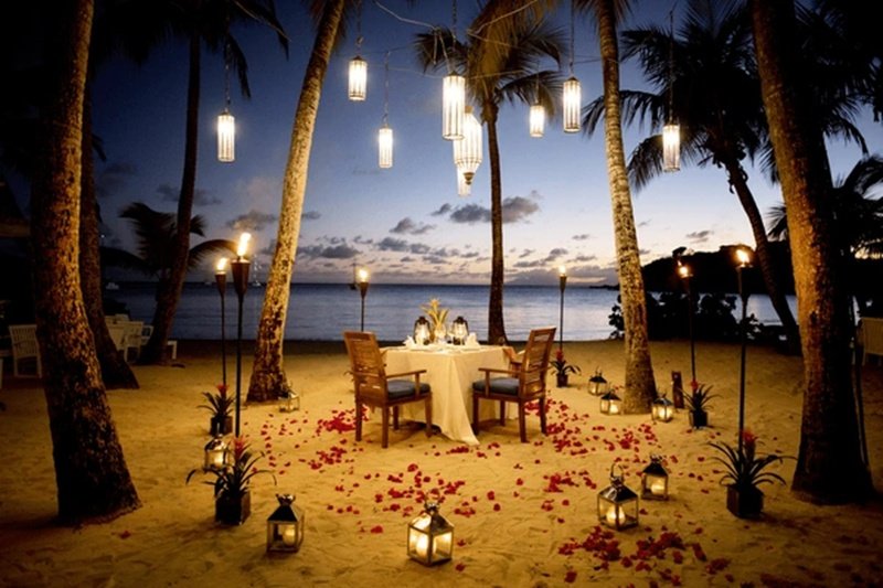 table-set-romantic-meal-on-600nw-655466914